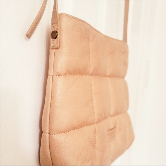 Brand-new American Leather Co Stella Quilted
Crossbody in Butter Rum - Picture 5 of 5